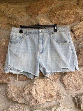 No Boundaries Junior’s Plus Light Wash Distressed Denim Shorts - 17